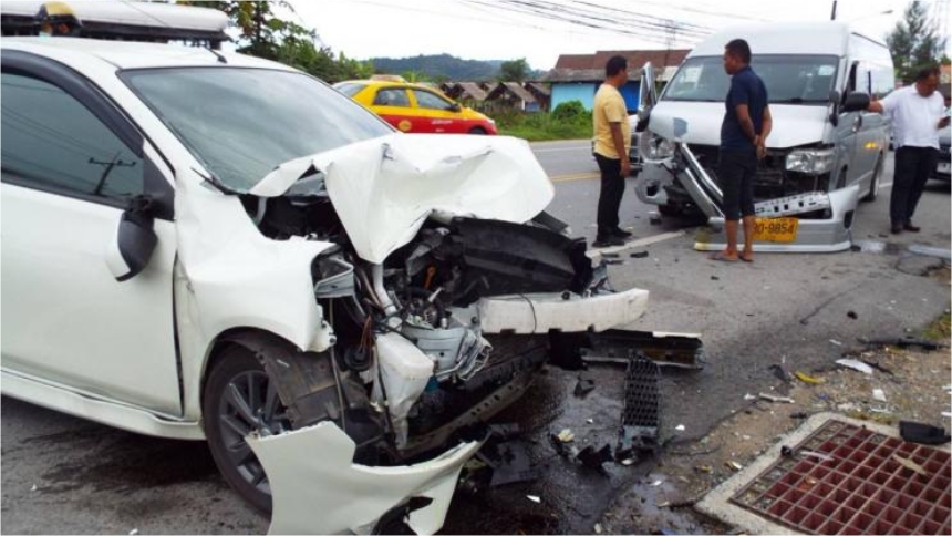 乌克兰男普吉车祸 同车2俄女丧生