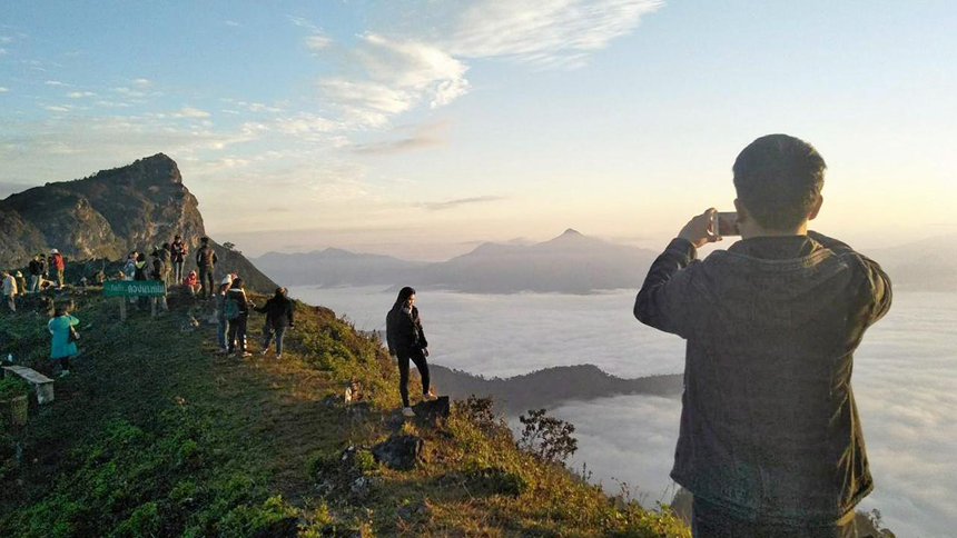 清莱帕旦山景点 早晨雾海如仙境