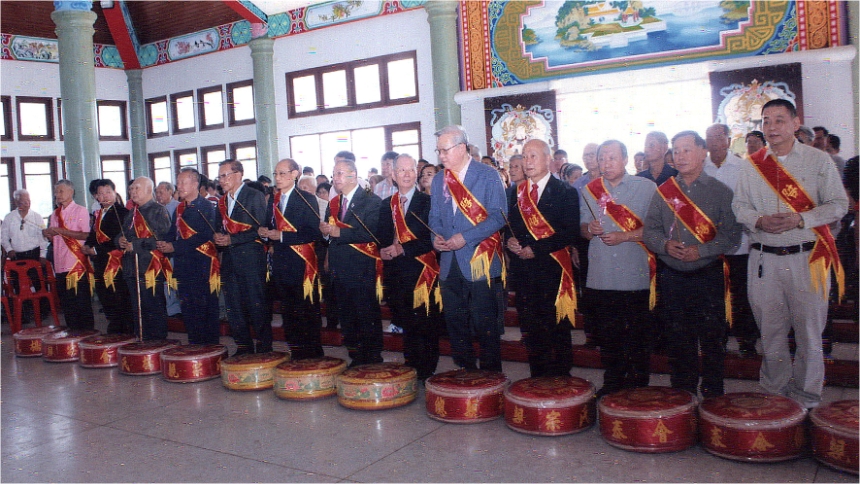 杨总庆50周年、冬祭颁发奖学金