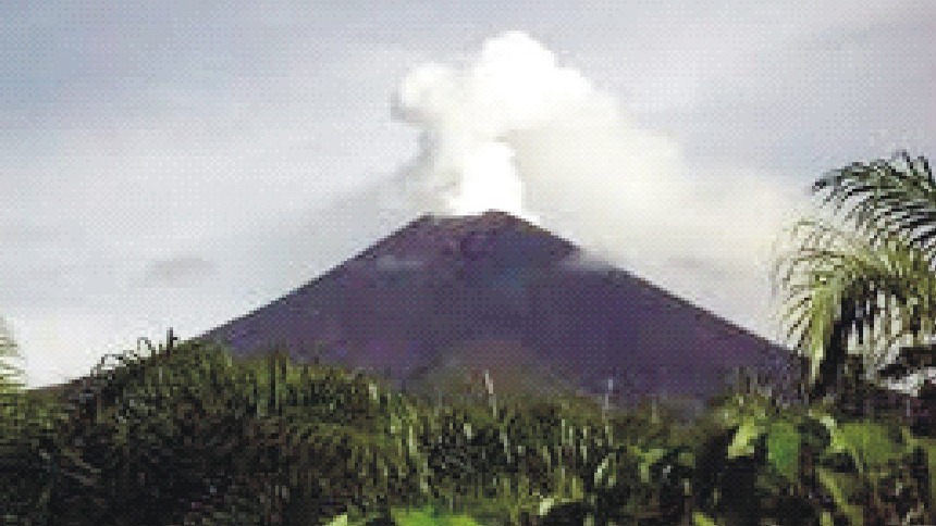 全球最危险火山爆发 巴纽5000人撤离