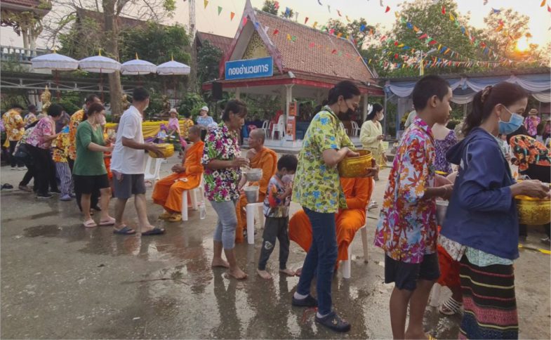 宋干节做功德、泼水祝福 太欢乐啦！