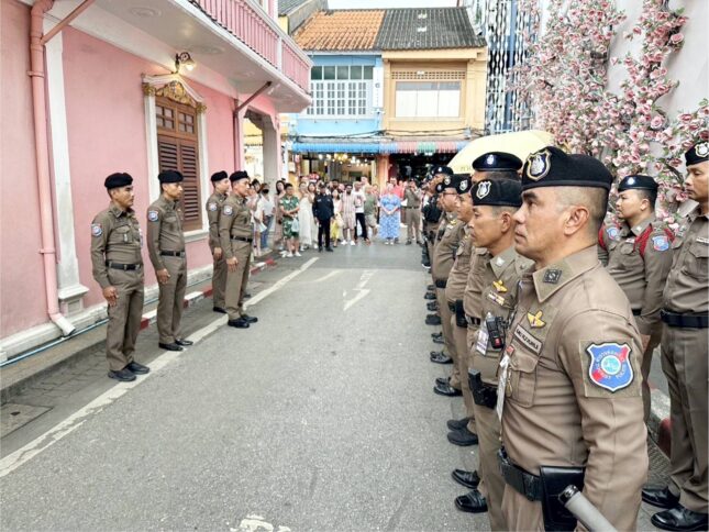 旅警全力出击 护航旅游旺季游客安全